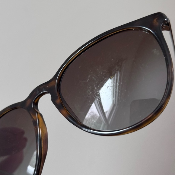 Ray-Ban Erica polarized Classic Brown Sunglasses (Scratched!!) - Picture 7 of 10